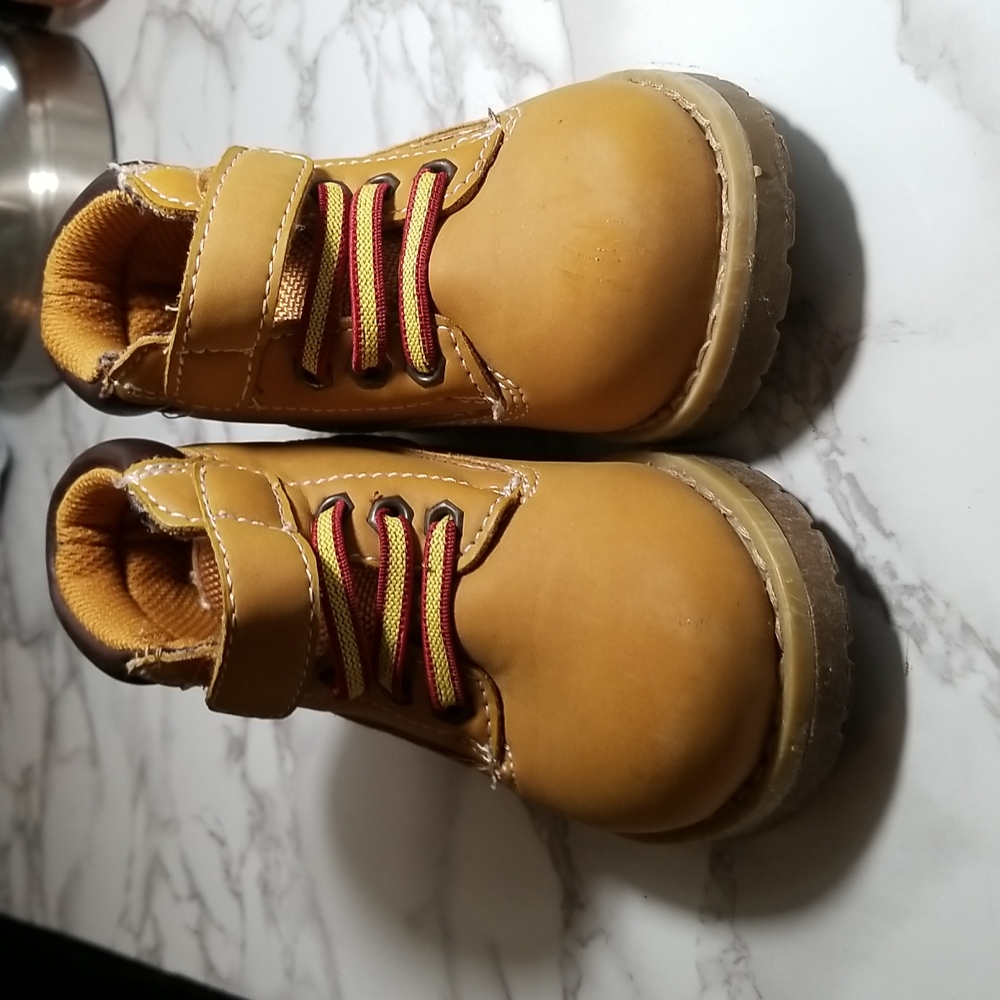 Toddler timberland inspired boots sz 6
